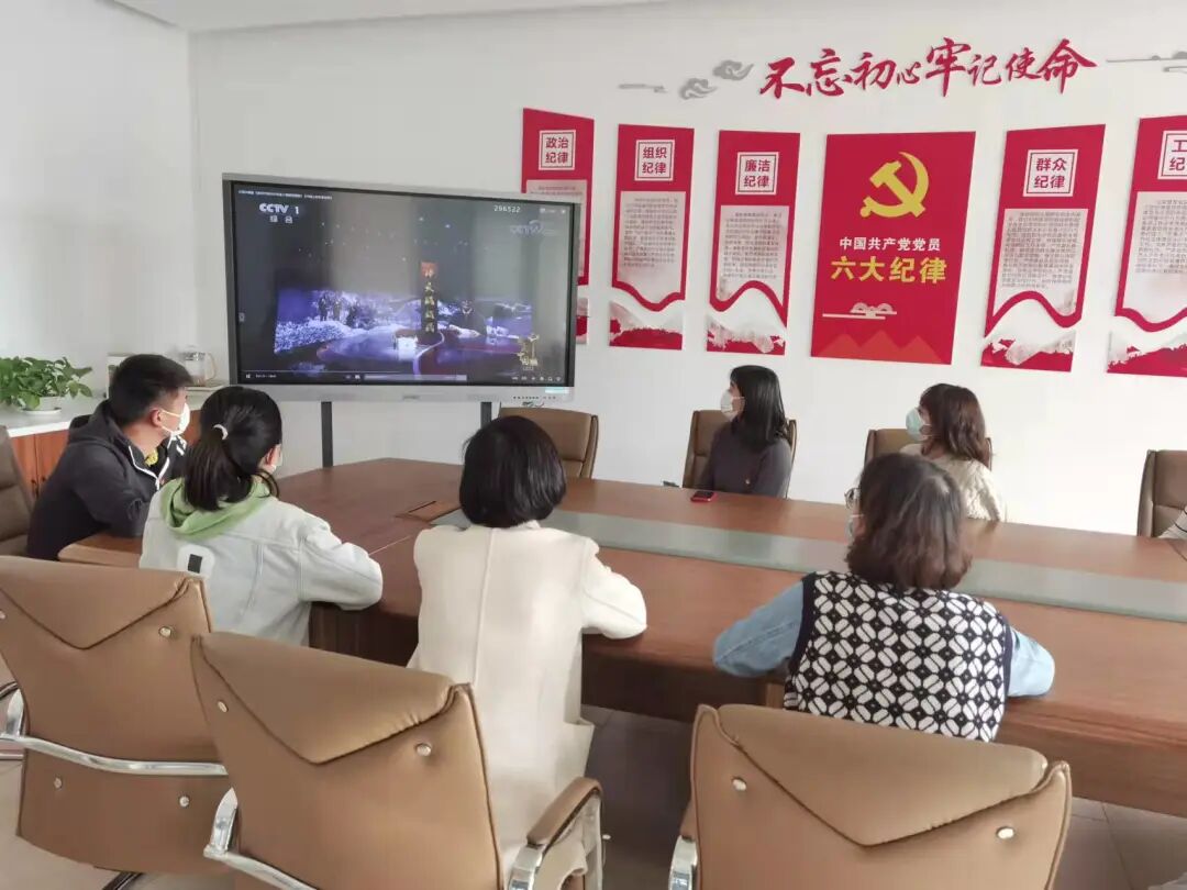 上实剑桥党建 | 学习时代楷模、...